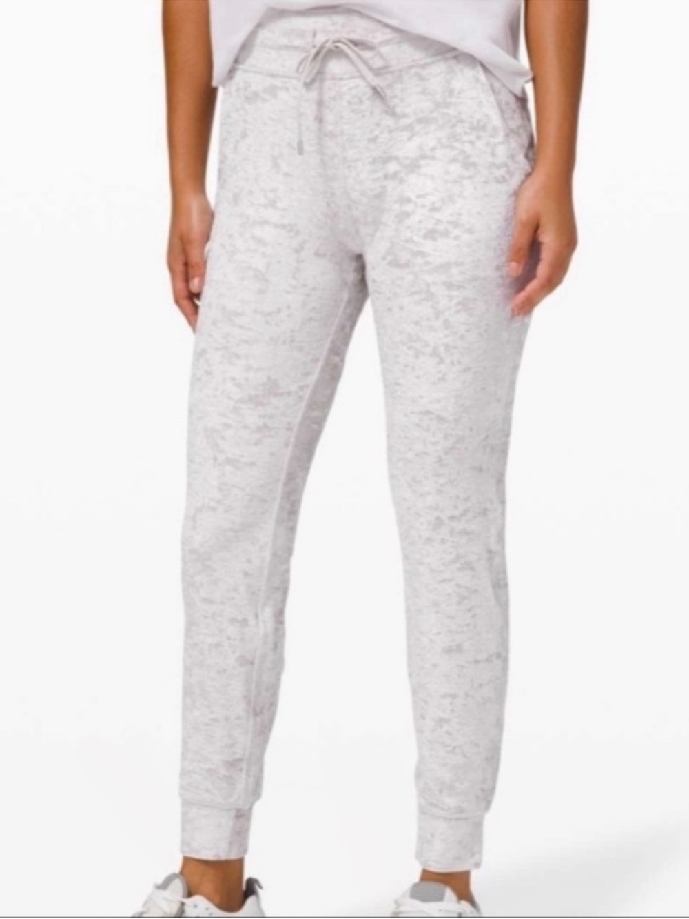 Lululemon Ready to Crush Jogger
Chrome Size 10